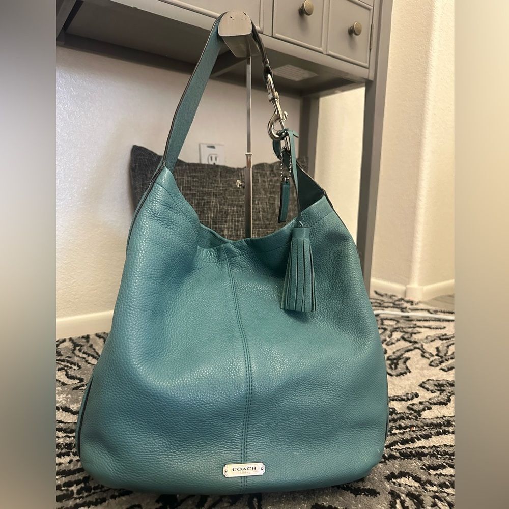 COACH AVERY LEATHER HOBO - Picture 2 of 11
